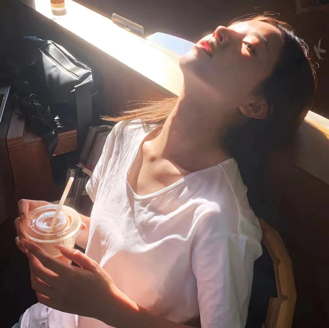 退婚后，大佬她又飒又美